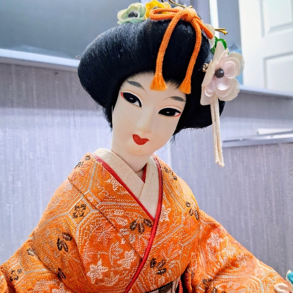 Vintage Japanese Geisha Nishi Doll Oyama Tatami Mat & Flowers - Picture 3 of 16